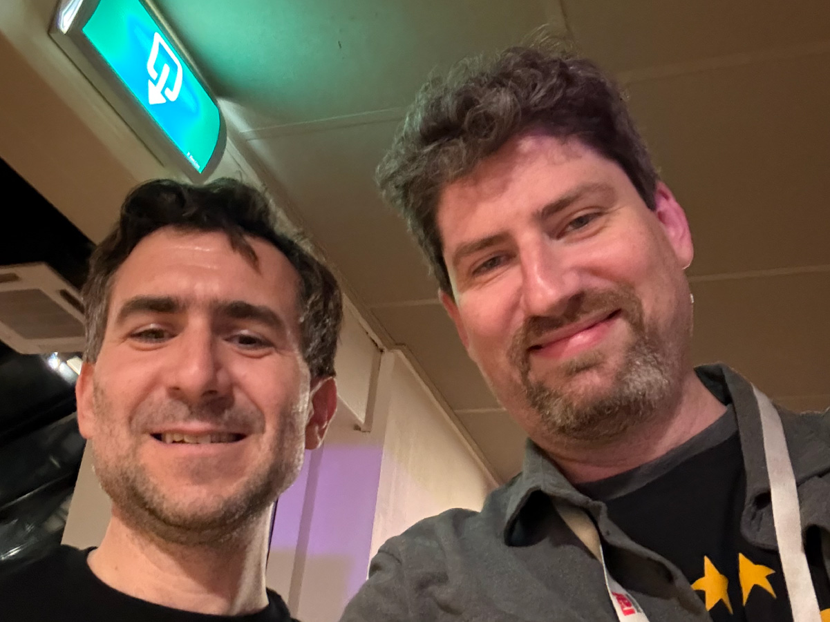 Con Roberto Luna en KubeCon