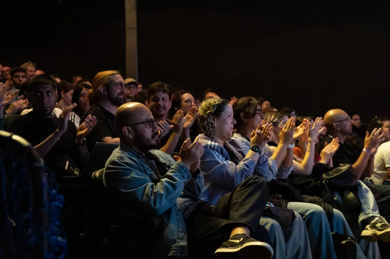 Aplausos al final de una charla, Nerdearla 2025