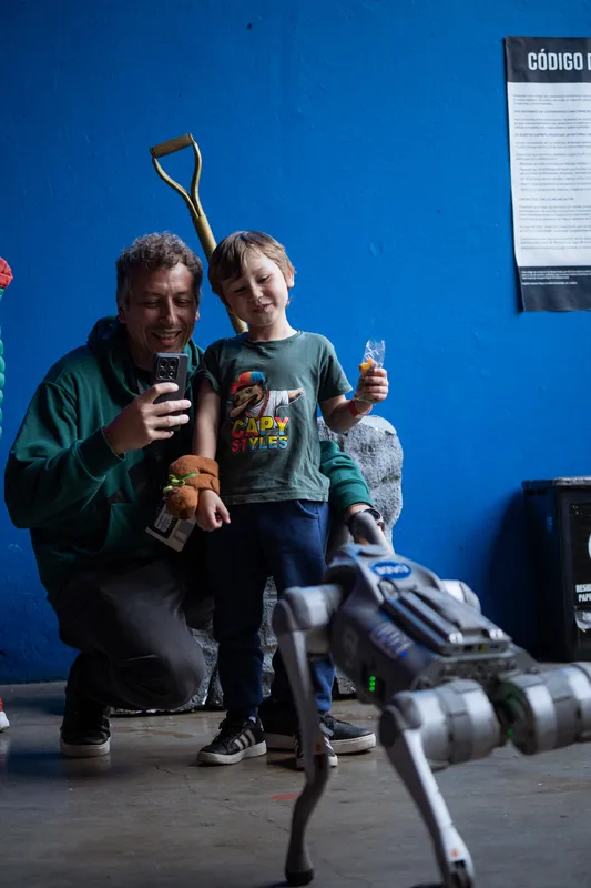 Robot cuadrúpedo en el Konex, Nerdearla 2025